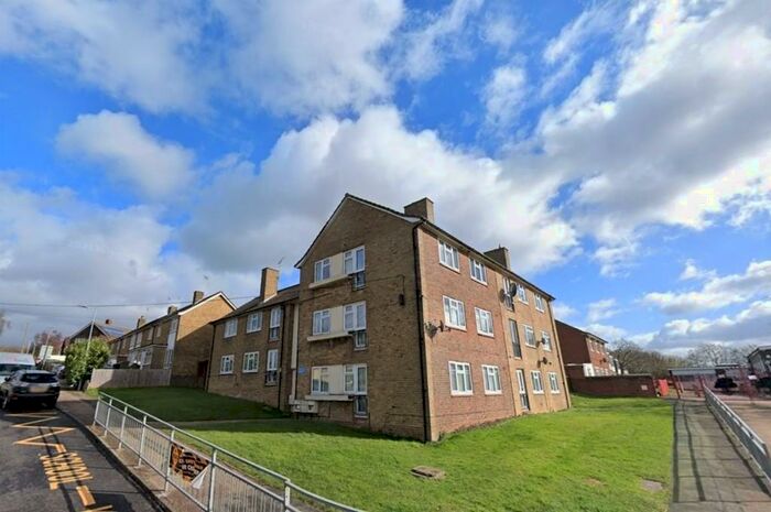 2 Bedroom Apartment To Rent In Chace Avenue, Potters Bar, EN6