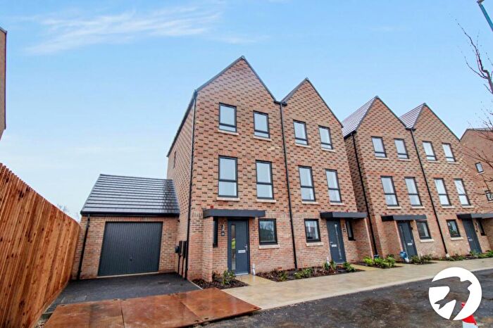 3 Bedroom End Of Terrace House To Rent In Colyer Drive, Alkerden, Ebbsfleet Valley, Swanscombe, DA10