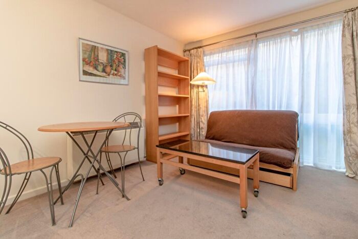 Apartment To Rent In Butler Close, Oxford, OX2