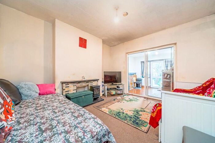 3 Bedroom Semi Detached House For Sale In Montcalm Road, Charlton, SE7