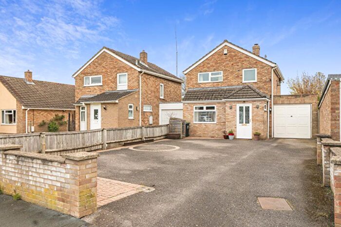 3 Bedroom Detached House For Sale In Wenrisc Drive, Minster Lovell, OX29