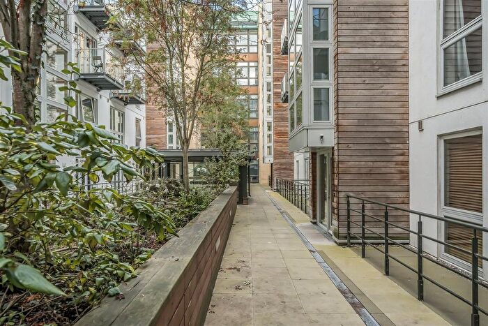1 Bedroom Flat For Sale In Deanery Road, Harbourside, BS1