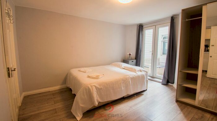 Studio To Rent In Kensington Gardens Square, London, W2