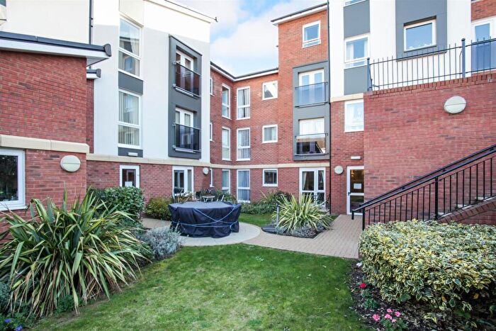 2 Bedroom Apartment For Sale In Elliott Court, High Street North, Dunstable, LU6