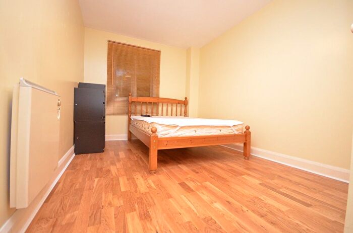 2 Bedroom Flat To Rent In Durward Street, London, E1