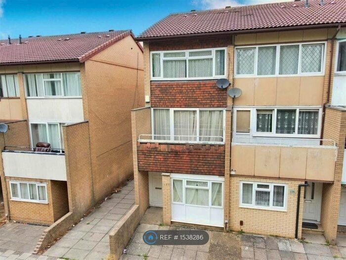 4 Bedroom End Of Terrace House To Rent In Fishermead Boulevard, Fishermead, Milton Keynes, MK6