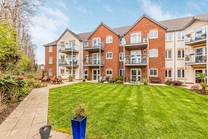 1 Bedroom Flat For Sale In St. Marys Road, Hayling Island, Hampshire, PO11