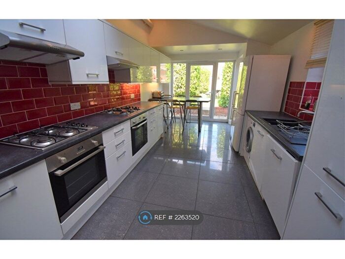 7 Bedroom Semi-Detached House To Rent In Blenheim Road, Reading, RG1