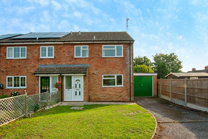 3 Bedroom Semi Detached House For Sale In Windsor Mews, Durrington, Salisbury, SP4