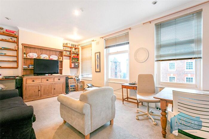 3 Bedroom Apartment For Sale In Avenue Mews, Muswell Hill, London, N10