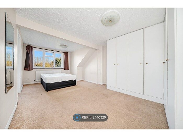 3 Bedroom Detached House To Rent In Falkirk Close, Hornchurch, RM11