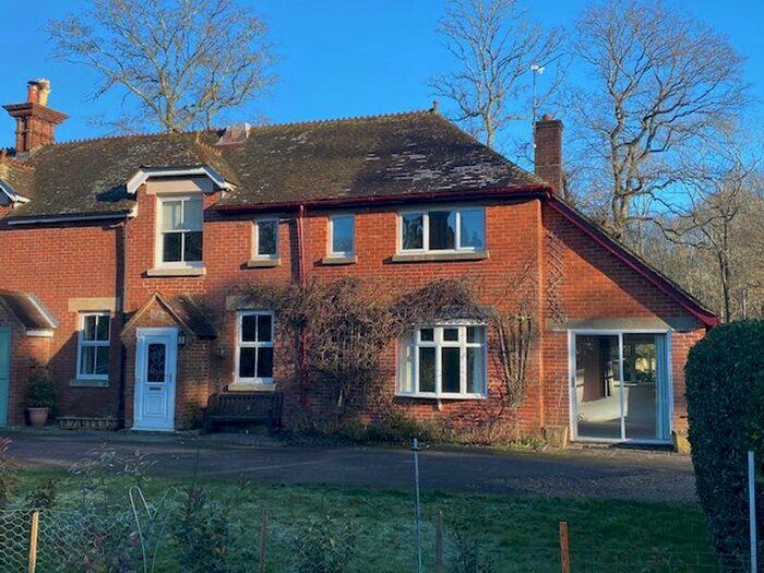 3 Bedroom Character Property To Rent In Botley Road, Curdridge, SO32