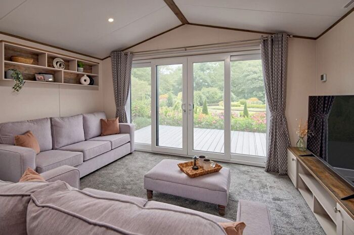 2 Bedroom Park Home For Sale In Carlton, Saxmundham, IP17