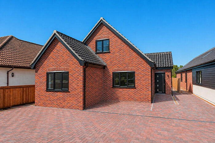 4 Bedroom Detached House For Sale In Beccles Road, Carlton Colville, NR33