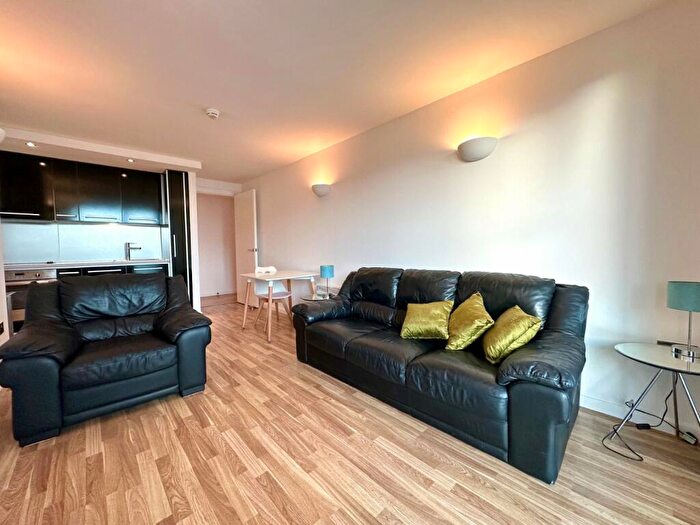 2 Bedroom Flat To Rent In Wellington Street, Leeds, West Yorkshire, Uk, LS1