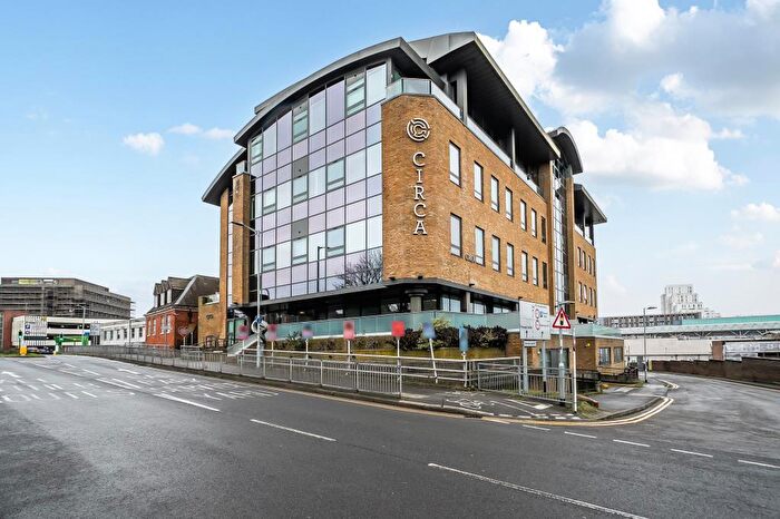 1 Bedroom Flat To Rent In The Ring, Bracknell, RG12