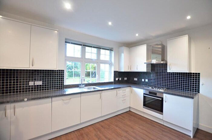 4 Bedroom Bungalow To Rent In Handford Lane, Yateley, GU46