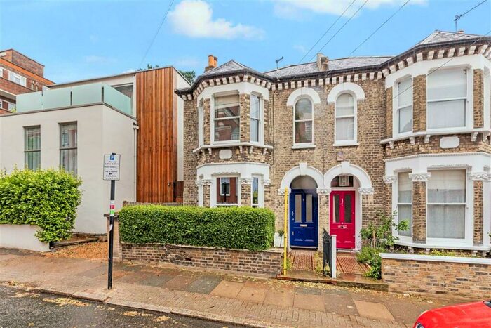 1 Bedroom Flat To Rent In Wakehurst Road, SW11