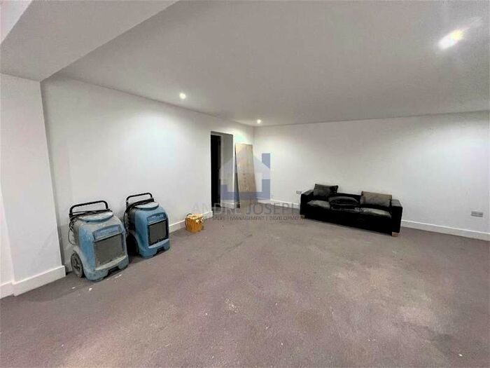 1 Bedroom Flat To Rent In Mitcham Road, Tooting, SW17