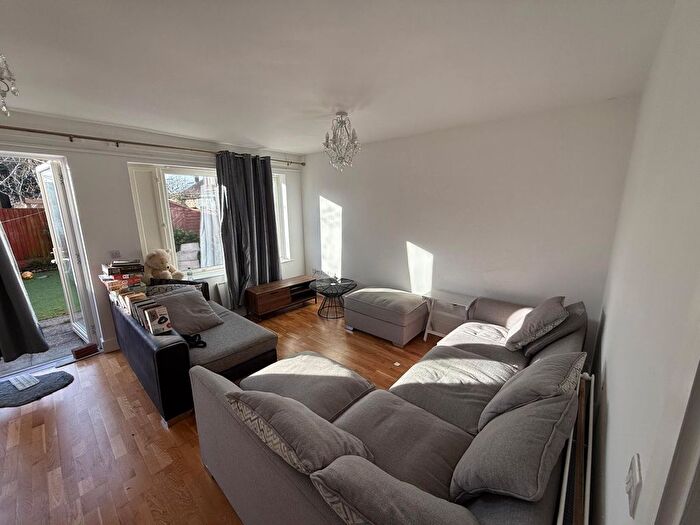 3 Bedroom Semi-Detached House To Rent In Armstrong Avenue, Woodford Green, IG8