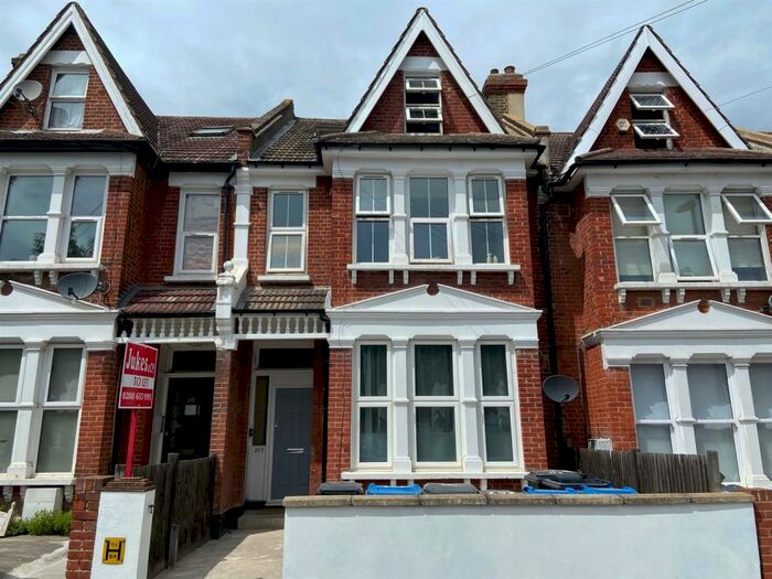 2 Bedroom Flat To Rent In Holmesdale Road, London, SE25