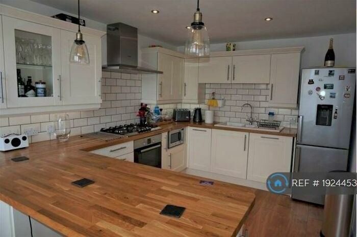 4 Bedroom End Of Terrace House To Rent In Mountbatten Close, London, SE19