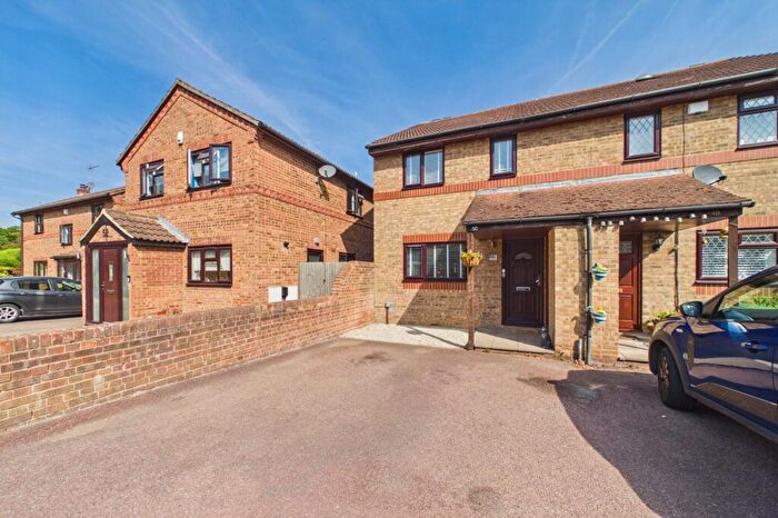 3 Bedroom End Of Terrace House For Sale In Chesterblade Lane, Bracknell, Berkshire, RG12