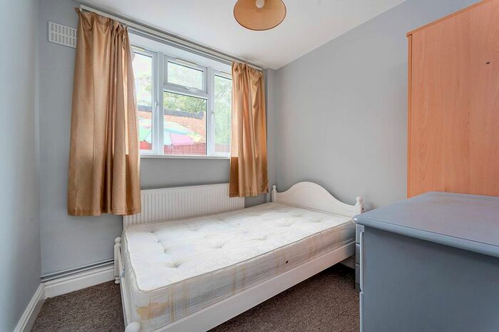 2 Bedroom Flat To Rent In Horn Lane, Acton, London, W3