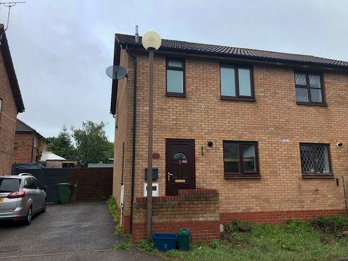 3 Bedroom Semi-Detached House To Rent In Chaplin Grove, Crown Hill, MK8