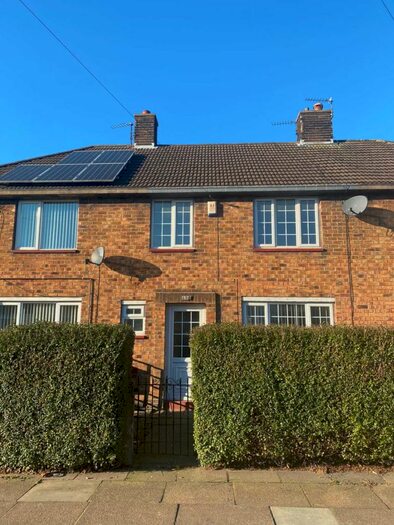3 Bedroom Terraced House To Rent In Heneage Road, Grimsby, DN32