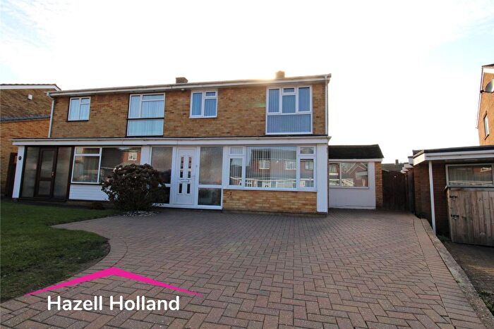 4 Bedroom Semi Detached House For Sale In Azalea Drive, Swanley, BR8