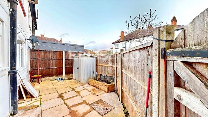 2 Bedroom Maisonette For Sale In Greenway Gardens, Greenford, UB6