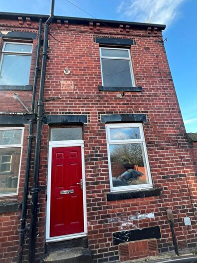 2 Bedroom Terraced House To Rent In Leeds, LS11