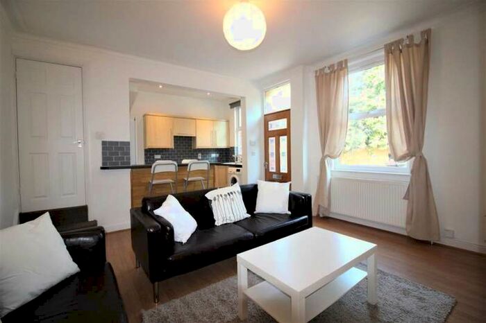 4 Bedroom Terraced House To Rent In Salisbury Grove, Leeds, LS12