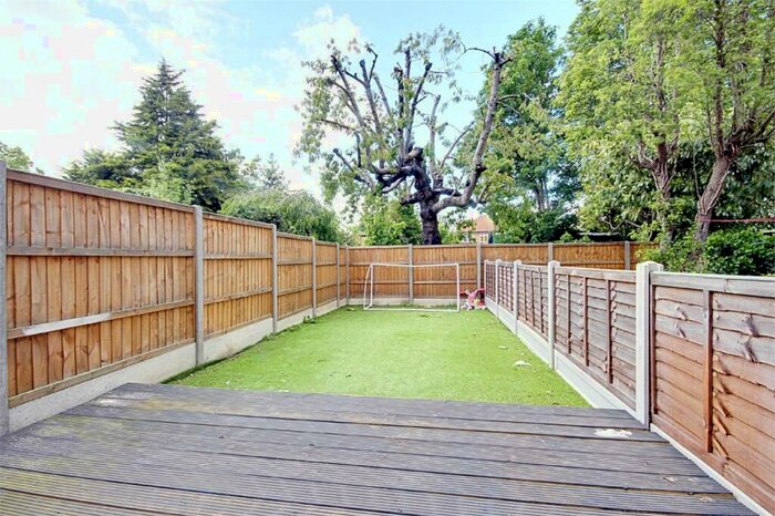 2 Bedroom Maisonette To Rent In St Marks Road, Enfield, Middlesex, EN1