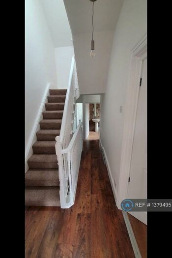 3 Bedroom Flat To Rent In South Norwood, London, SE25