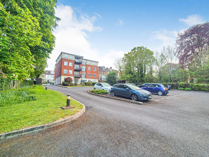 2 Bedroom Flat For Sale In Normanton Road, South Croydon, Croydon, CR2