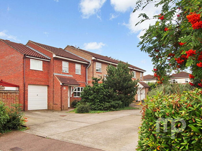 4 Bedroom Semi-Detached House For Sale In Melton Close, Wymondham, Norfolk, NR18