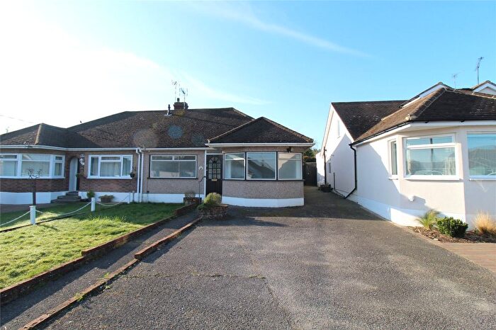 2 Bedroom Bungalow For Sale In Chestnut Close, Hockley, Essex, SS5