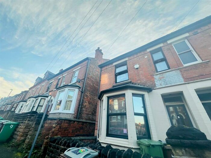5 Bedroom Terraced House To Rent In Balfour Road, Nottingham, NG7