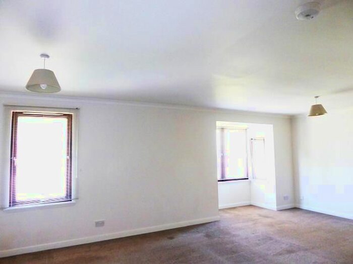 2 Bedroom Flat To Rent In Whinhill Gate, Aberdeen, AB11