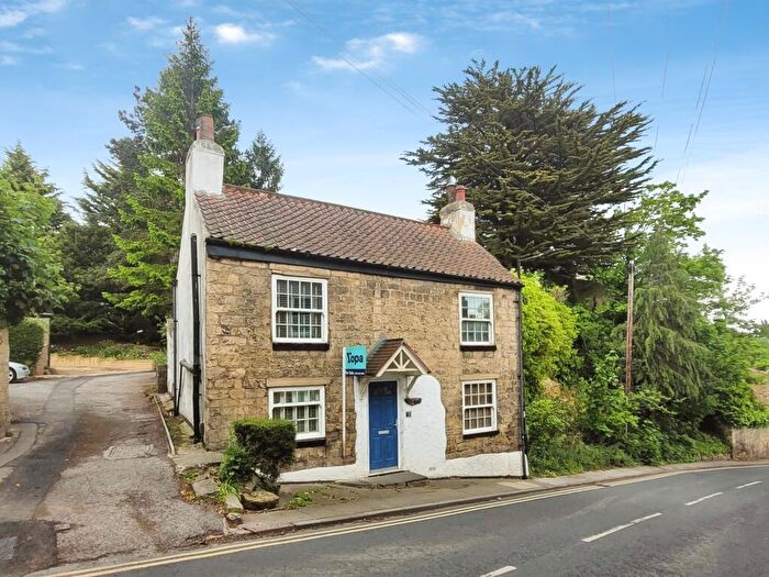 2 Bedroom Character Property For Sale In Briggate, Knaresborough, HG5