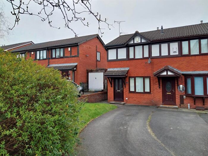 2 Bedroom Mews For Sale In Water Grove Road, Dukinfield, SK16