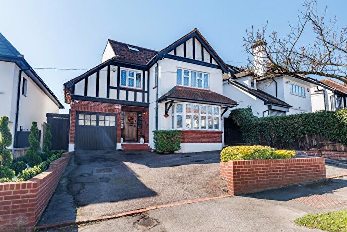 4 Bedroom Detached House For Sale In The Glade, Woodford Green, IG8
