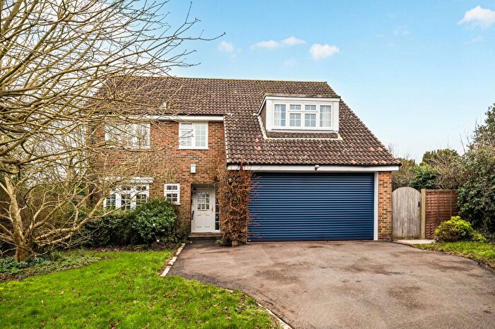 4 Bedroom Detached House For Sale In Reyntiens View, Odiham, RG29