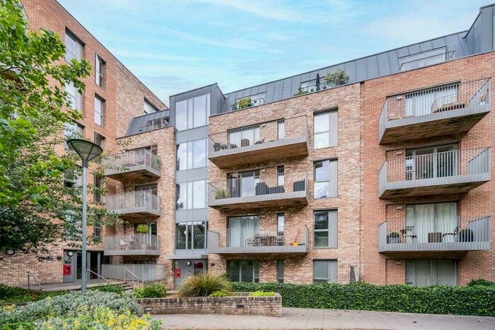 3 Bedroom Flat To Rent In New North Road, Hackney, London, N1