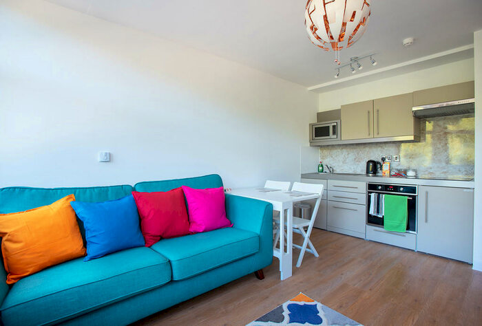 1 Bedroom Flat To Rent In Platform Road, SO14