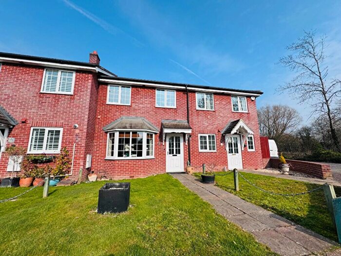 3 Bedroom Terraced House For Sale In Longbridge Close, RG27