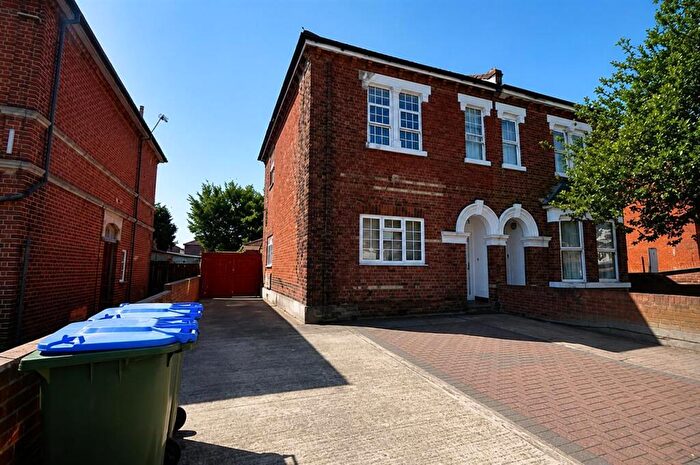 7 Bedroom Semi Detached House To Rent In Alma Road, Southampton, SO14