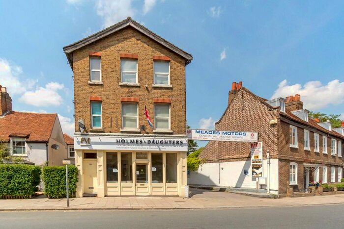 2 Bedroom Flat To Rent In High Street, Teddington TW11